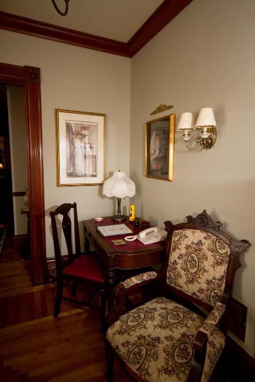 Victoria'S Historic Inn Wolfville Phòng bức ảnh