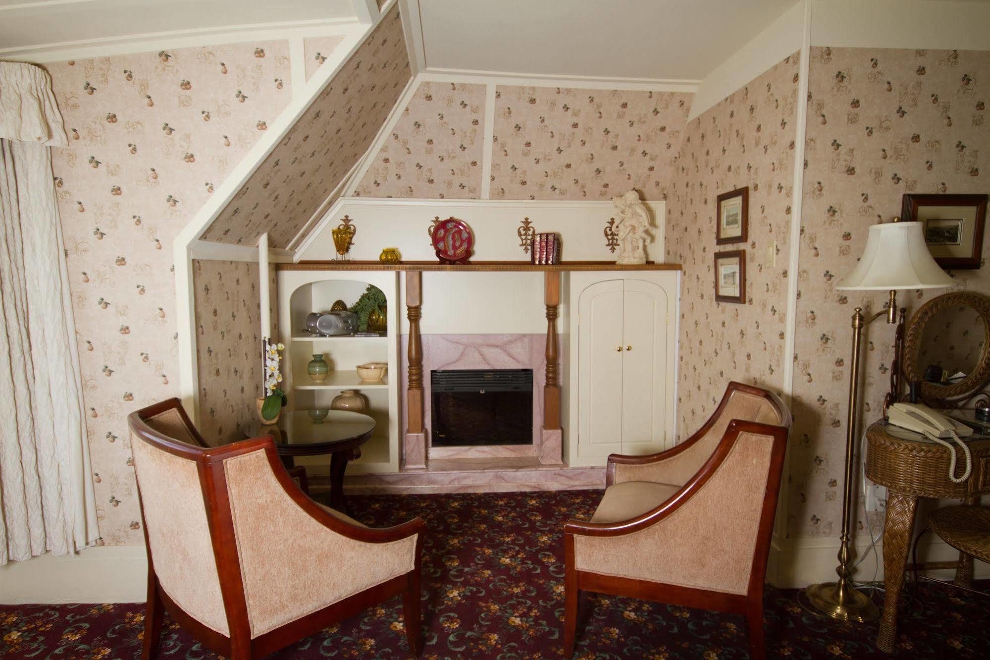Victoria'S Historic Inn Wolfville Ngoại thất bức ảnh